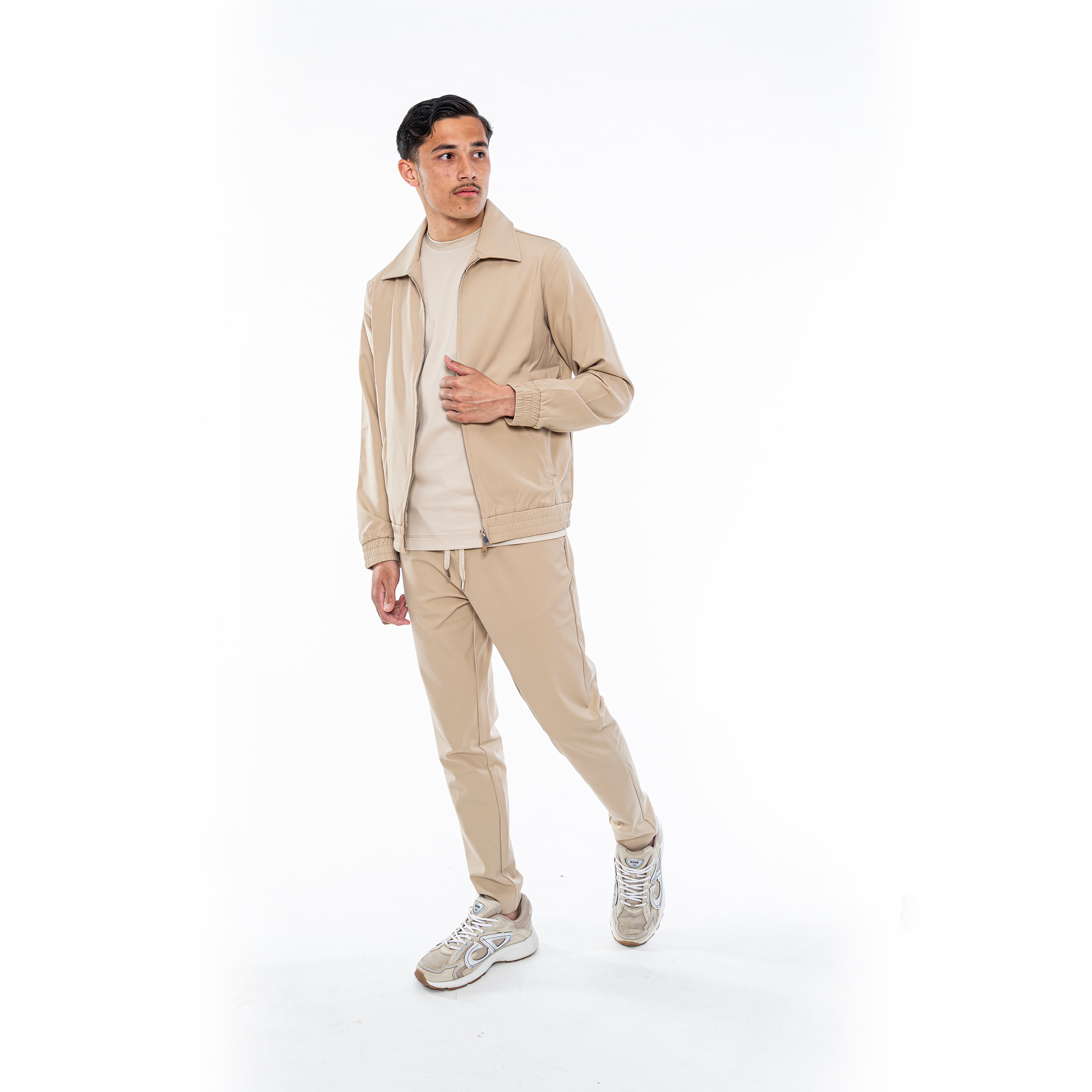 Ivoorbeige pak